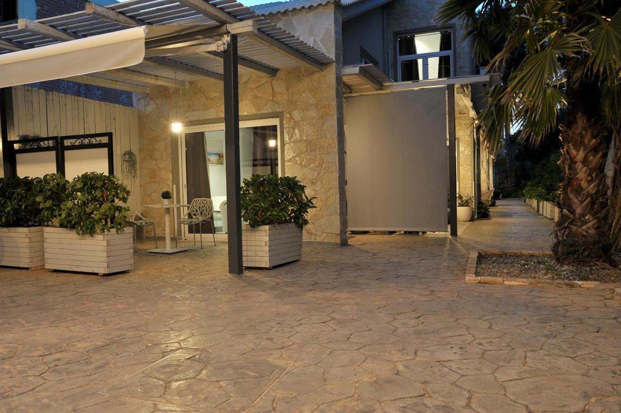 Alekos Luxury Suites Free 24H Transportation From - To Airport Artemida  Exterior foto