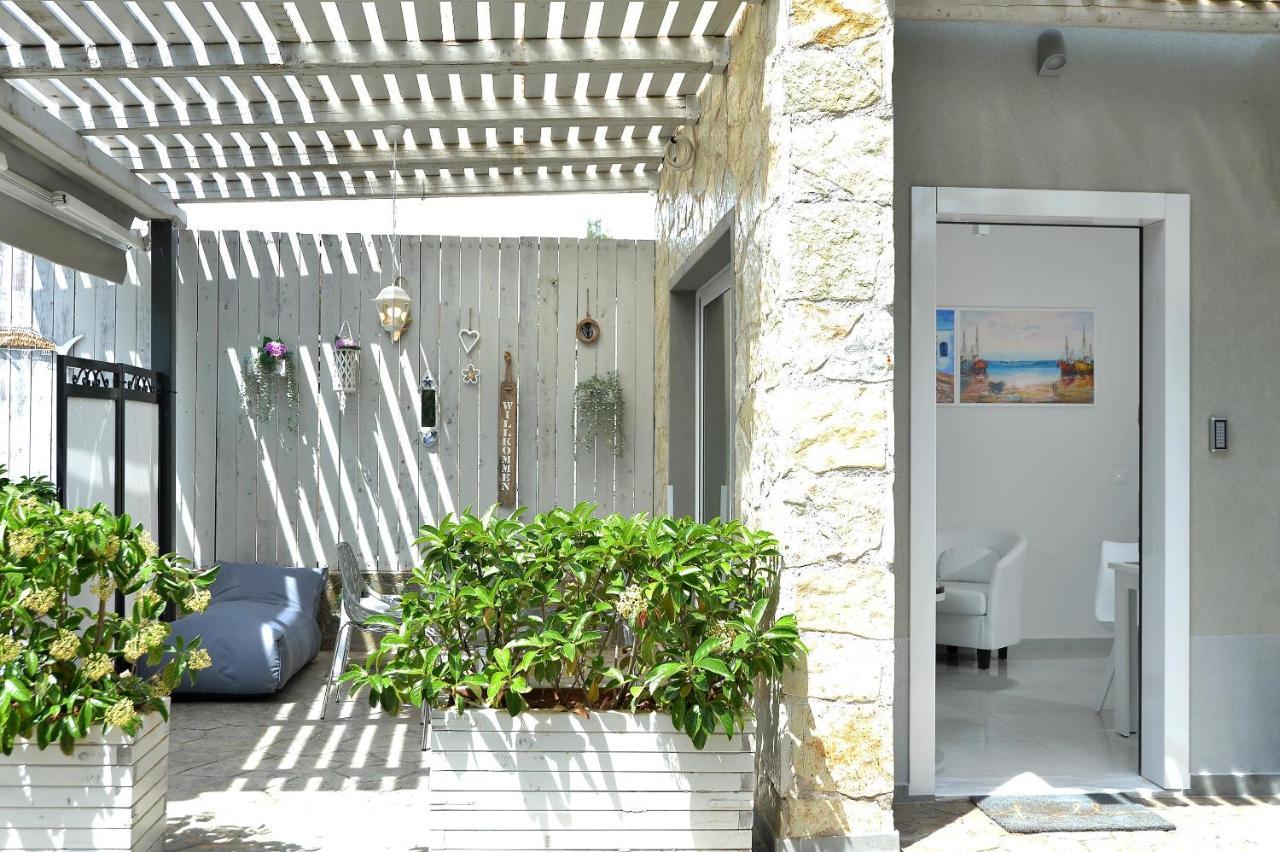 Alekos Luxury Suites Free 24H Transportation From - To Airport Artemida  Exterior foto